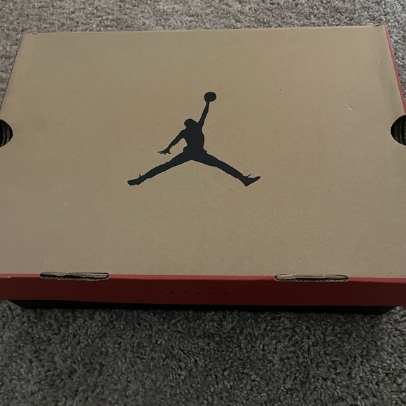 Pre loved Jordans - Picture 2 of 6